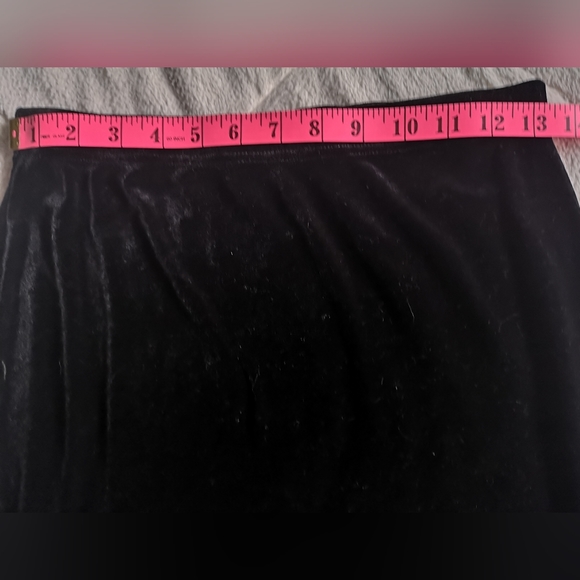 Black velvet skirt - Picture 4 of 5